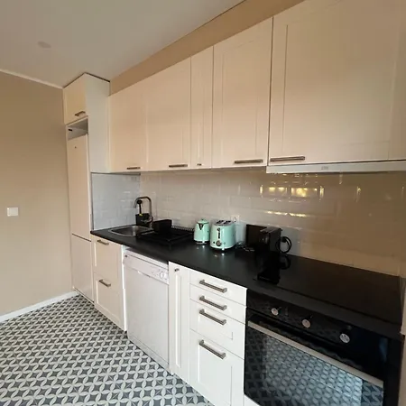 Near Family - Free Parking Apartment