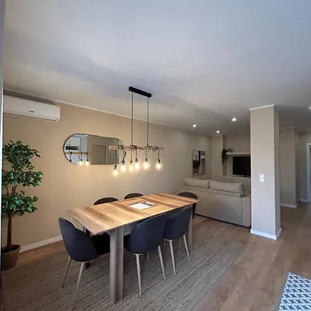 Near Family - Free Parking Apartment *