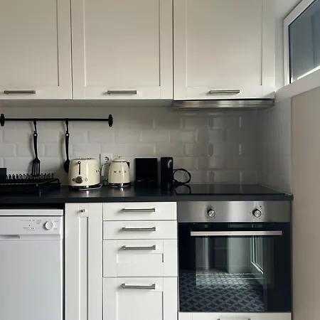Near Family - Free Parking Apartment *
