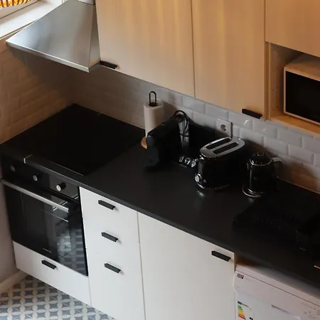 Near Family - Free Parking Apartment