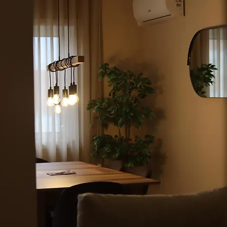 Near Family - Free Parking Apartment *